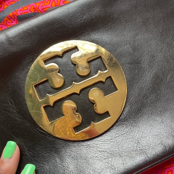 Tory Burch “Reva” Clutch Bag Black Leather Large Signature GOLD Medallion! - Picture 13 of 13